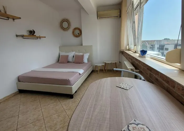 アパート Cuibusor De Vara *